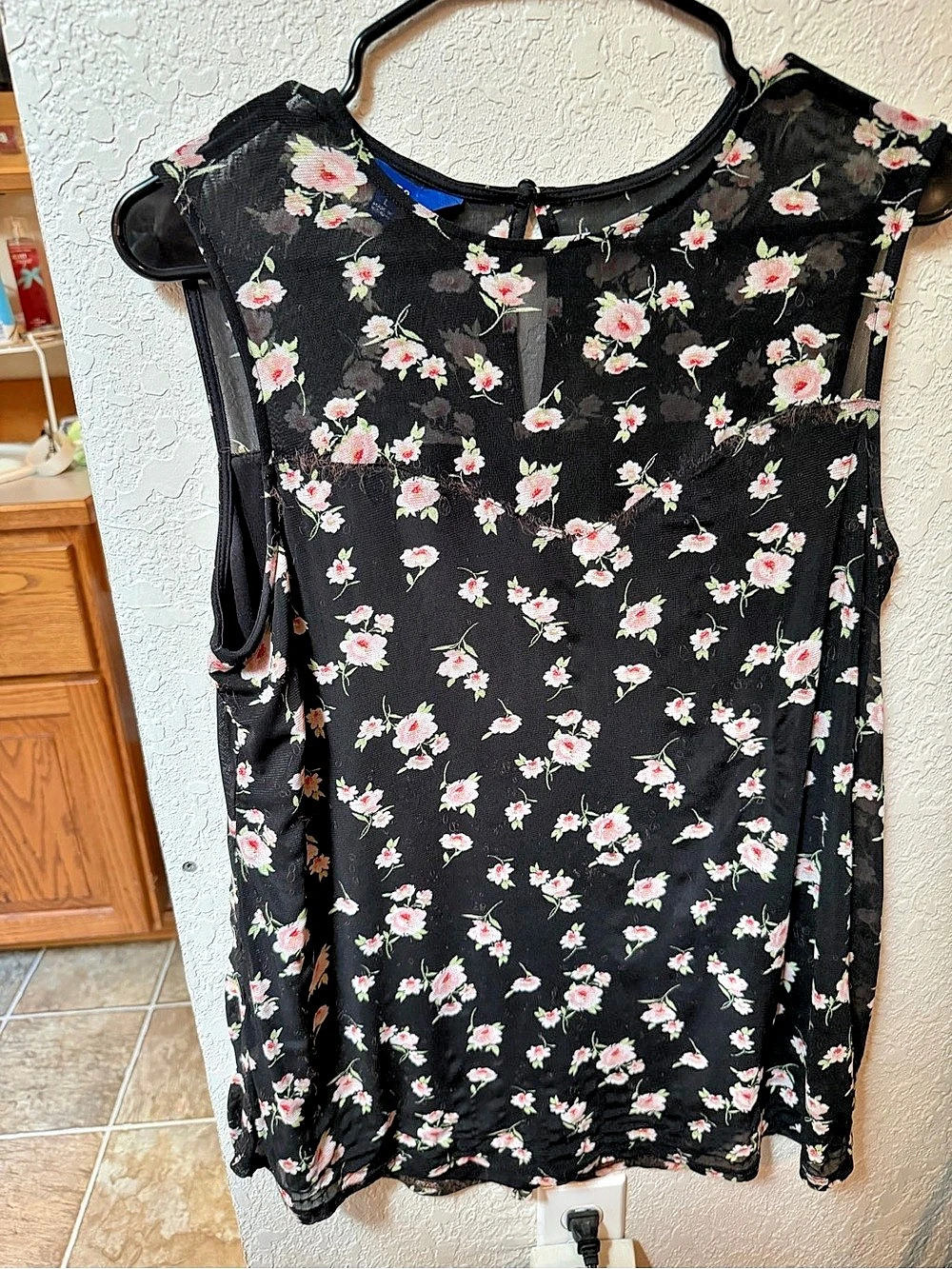Apt. 9 Floral Blouse in Black & Pink Size Large